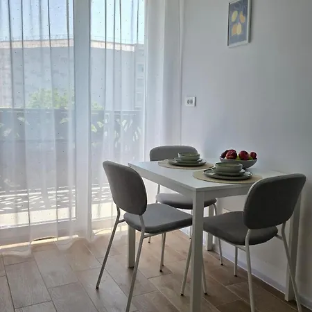 Lejlighed Lety's Cosy Apartment, Free Parking And Wifi