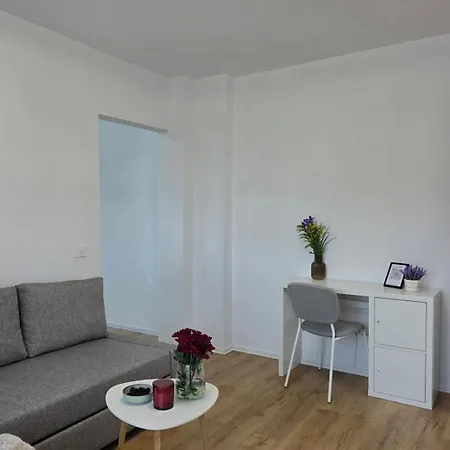Lety's Cosy Apartment, Free Parking And Wifi Lejlighed