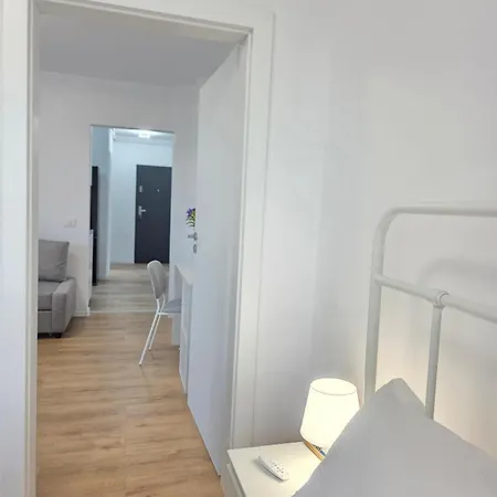 Lety's Cosy Apartment, Free Parking And Wifi